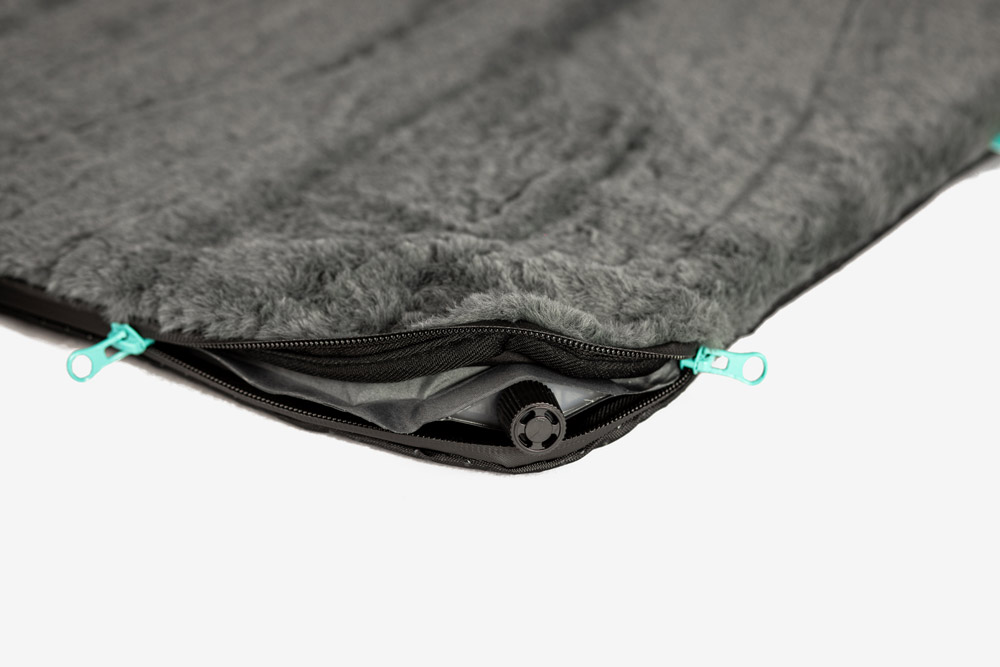 Detail der "Manuly"-Hundematte mit aufblasbarem Kern